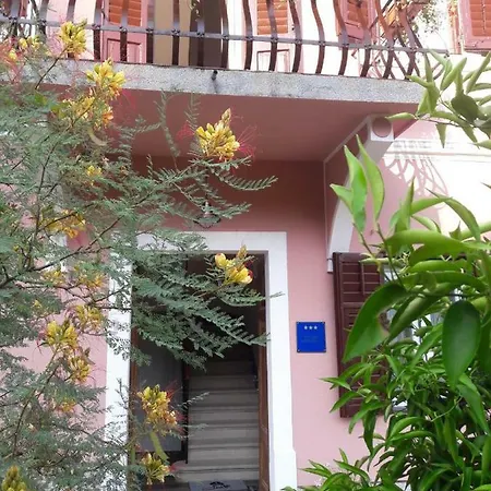 Lusetic Apartment *