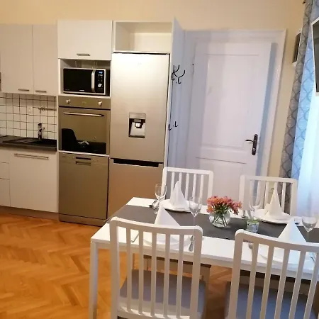 Apartament Lusetic *
