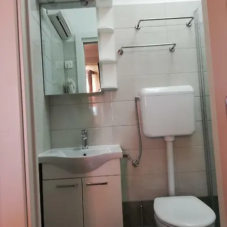 Lusetic Apartament *